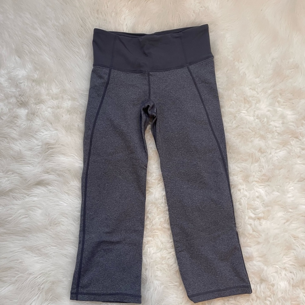 Lululemon grey capris